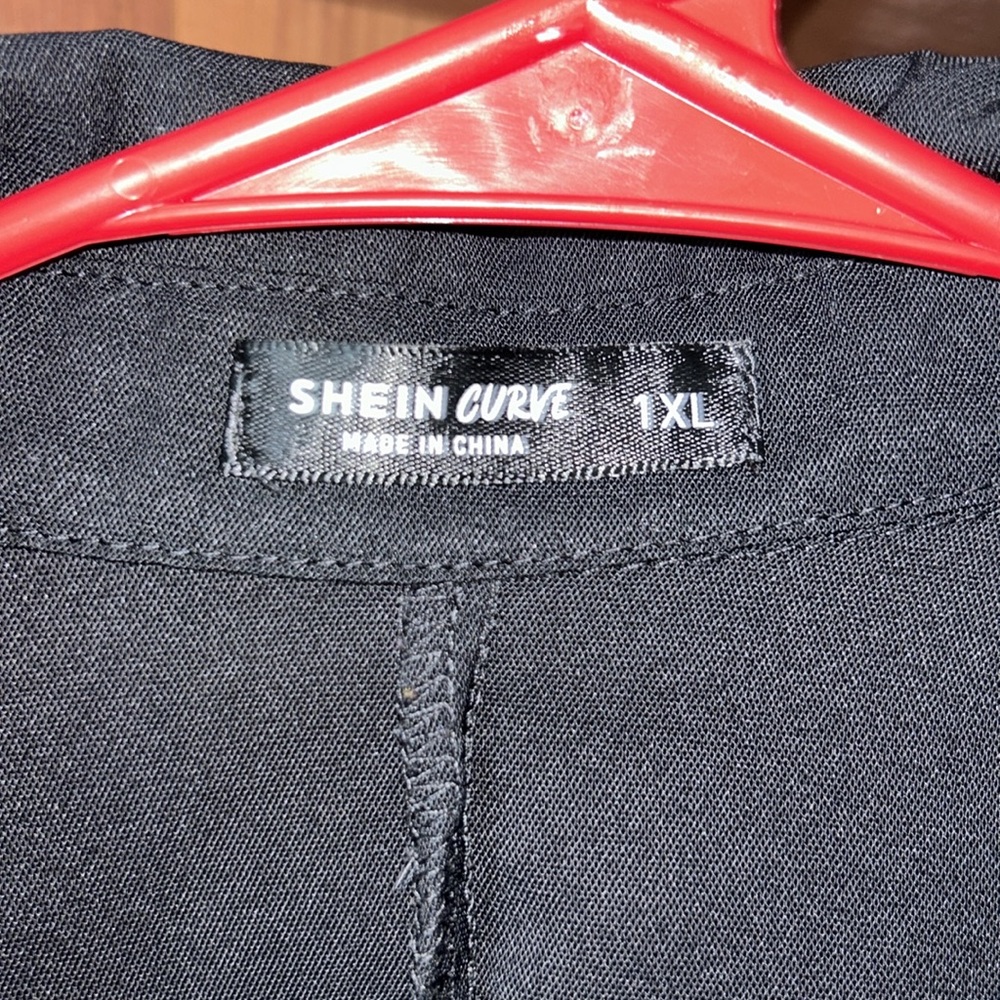 SHEIN Curve button down - Picture 4 of 5